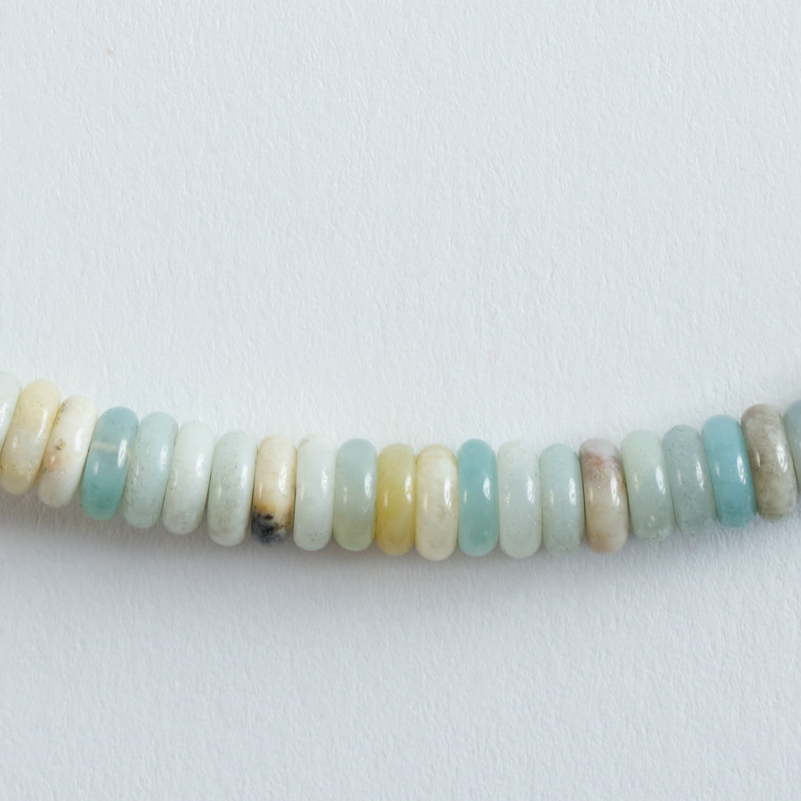 Farbe
Mint, Creme, Hellgelb, Blaugrau, sanfte Pastelltöne