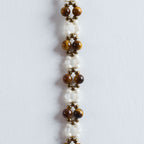 Farbe
Weiß, Beige, Braun, Gold