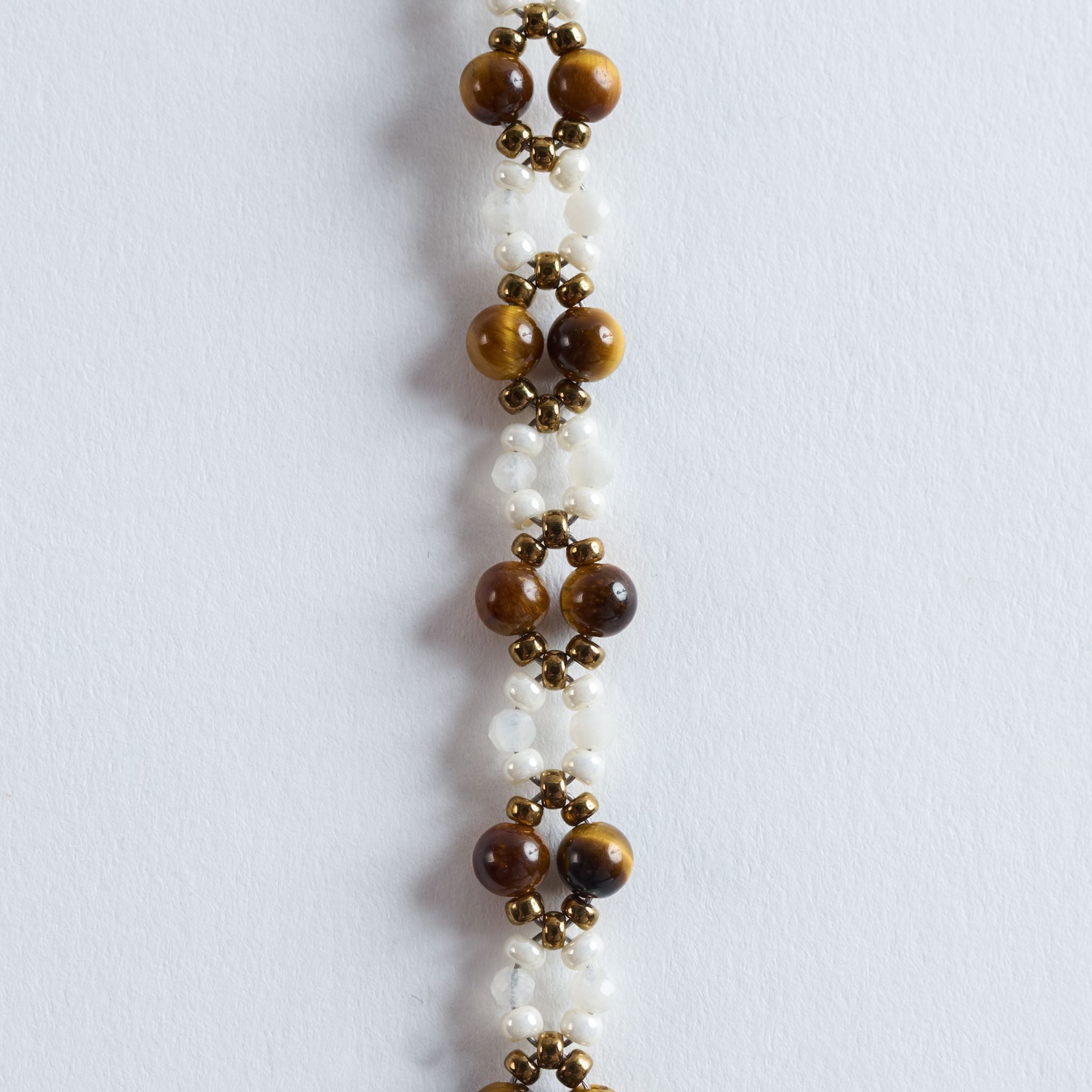 Farbe
Weiß, Beige, Braun, Gold