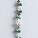 Farbe
Naturgrün, Weiß, Beige, Gold, marmorierte Grüntöne