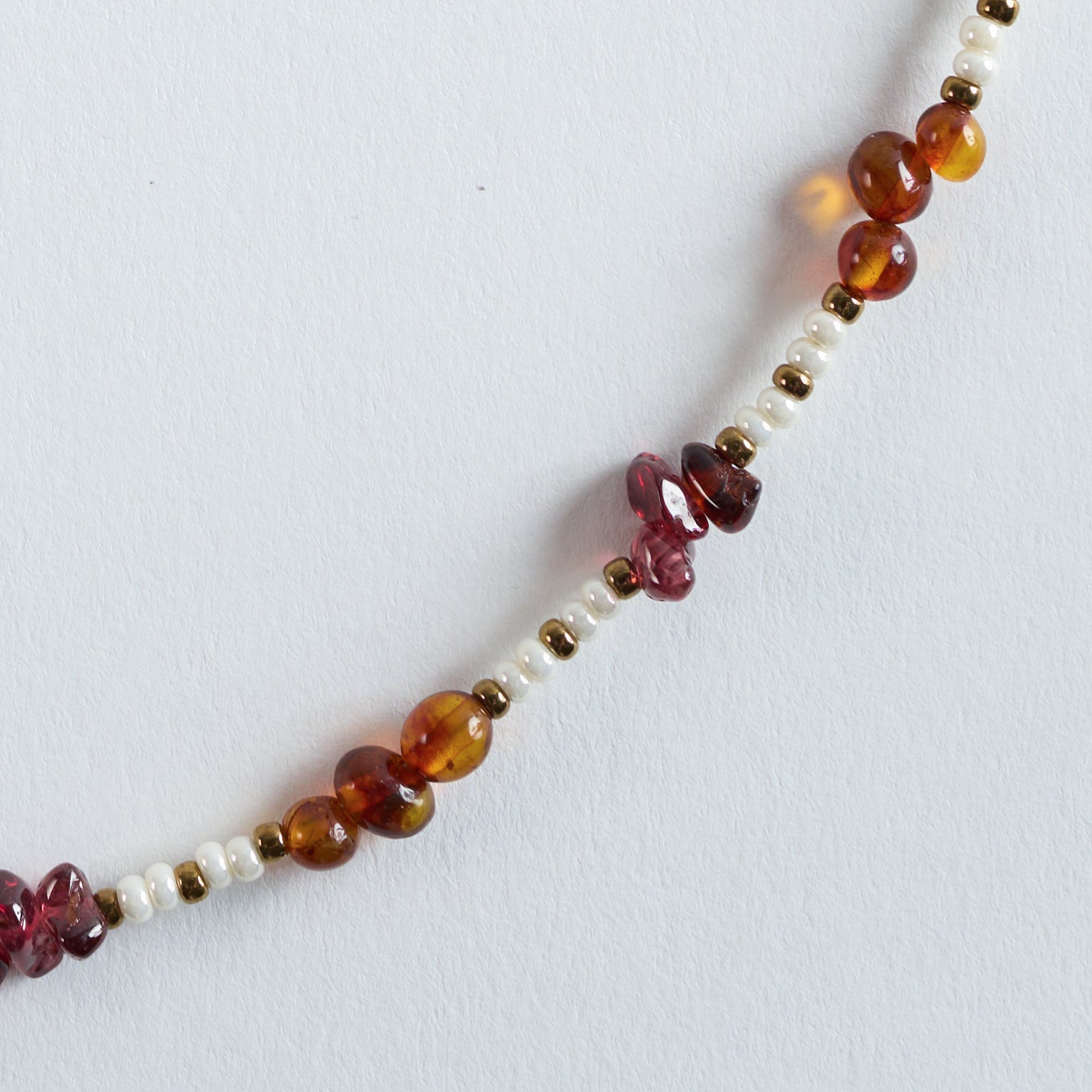 Farbe
Warmgold, Honiggelb, Tiefrot, Naturweiß