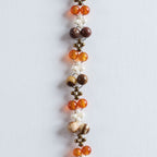 Farbe
Orange, Beige, Braun, Gold