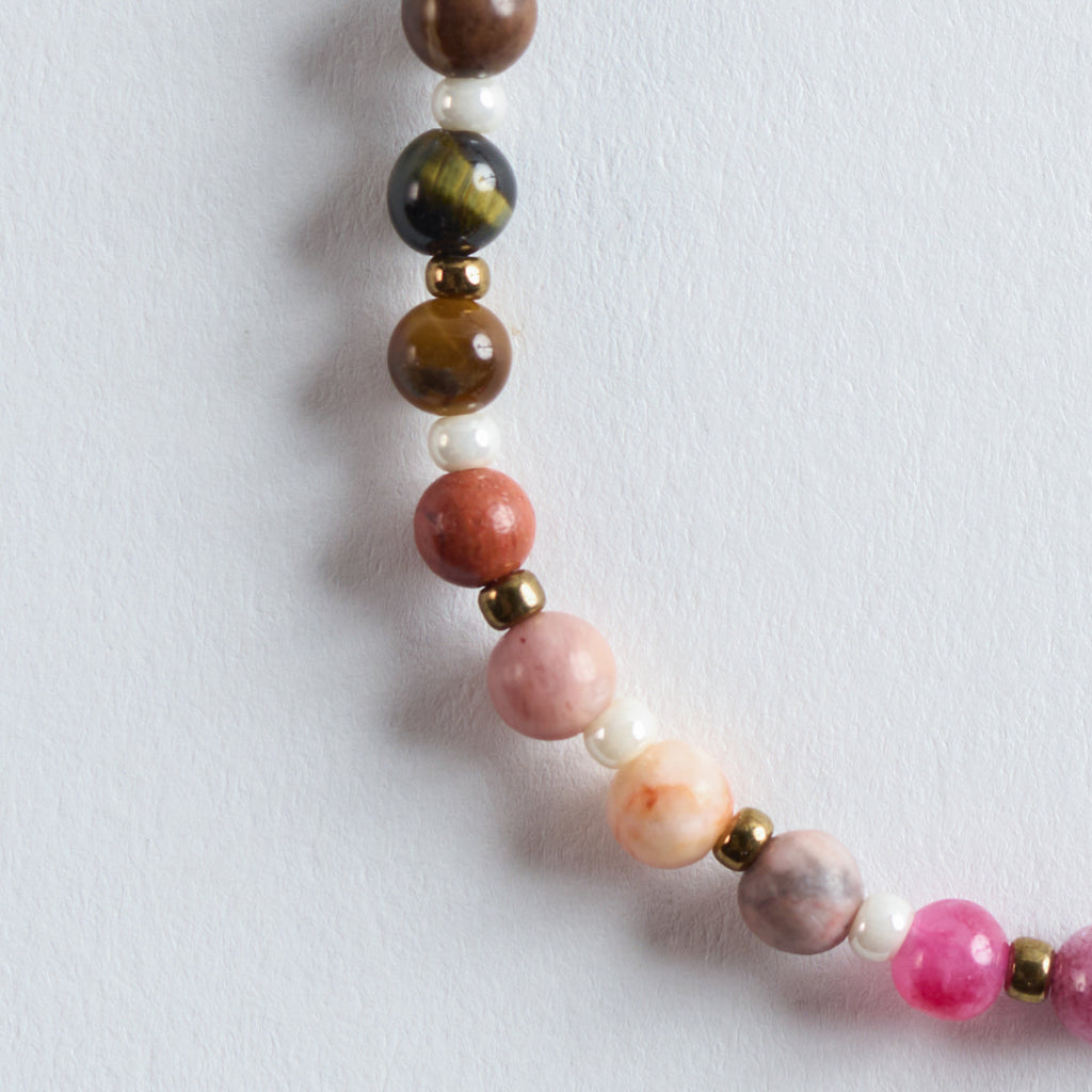 Farbe
Gold, Beige, Bunt