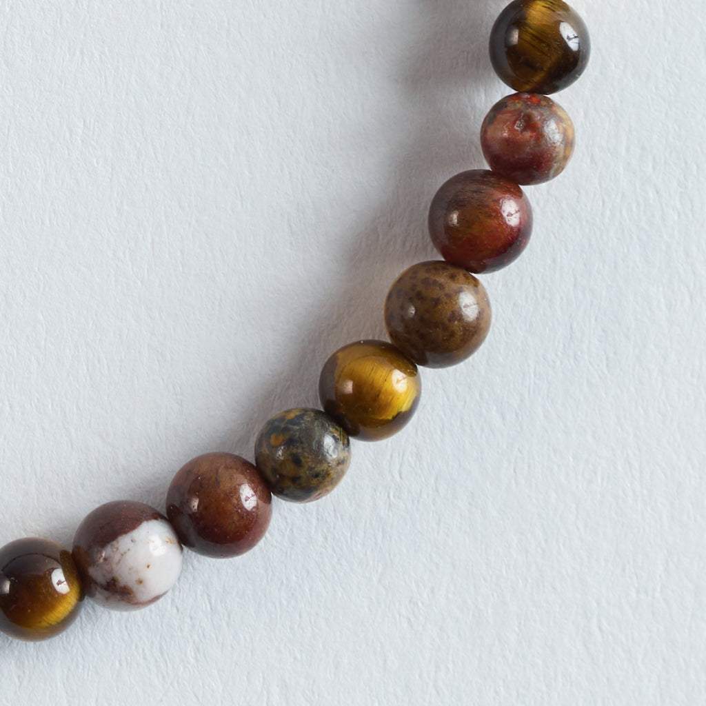 Farbe
Braun, Goldbraun, Beige, Cremeweiß