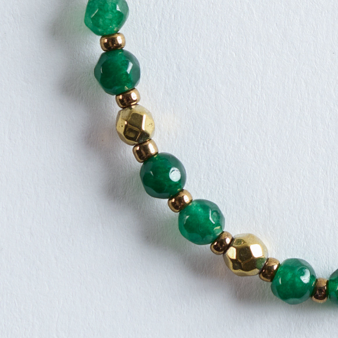 Farbe
Smaragdgrün, Gold