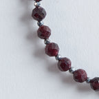 Farbe
Bordeauxrot, Silber