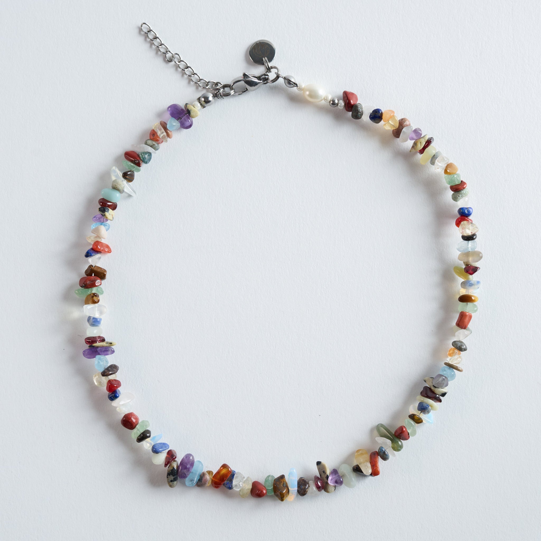 Halskette aus 13 unterschiedlichen Splittersteinen und Edelstahlverschluss. Eine besondere, individuelle Kette für alle, die farbenfrohen und natürlichen Schmuck lieben.