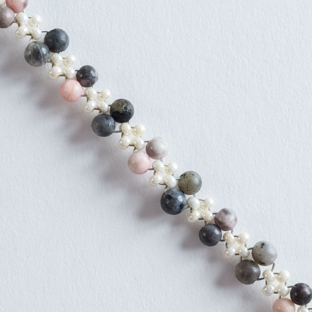 Farbe
Grau, Rosé, Beige, Weiß