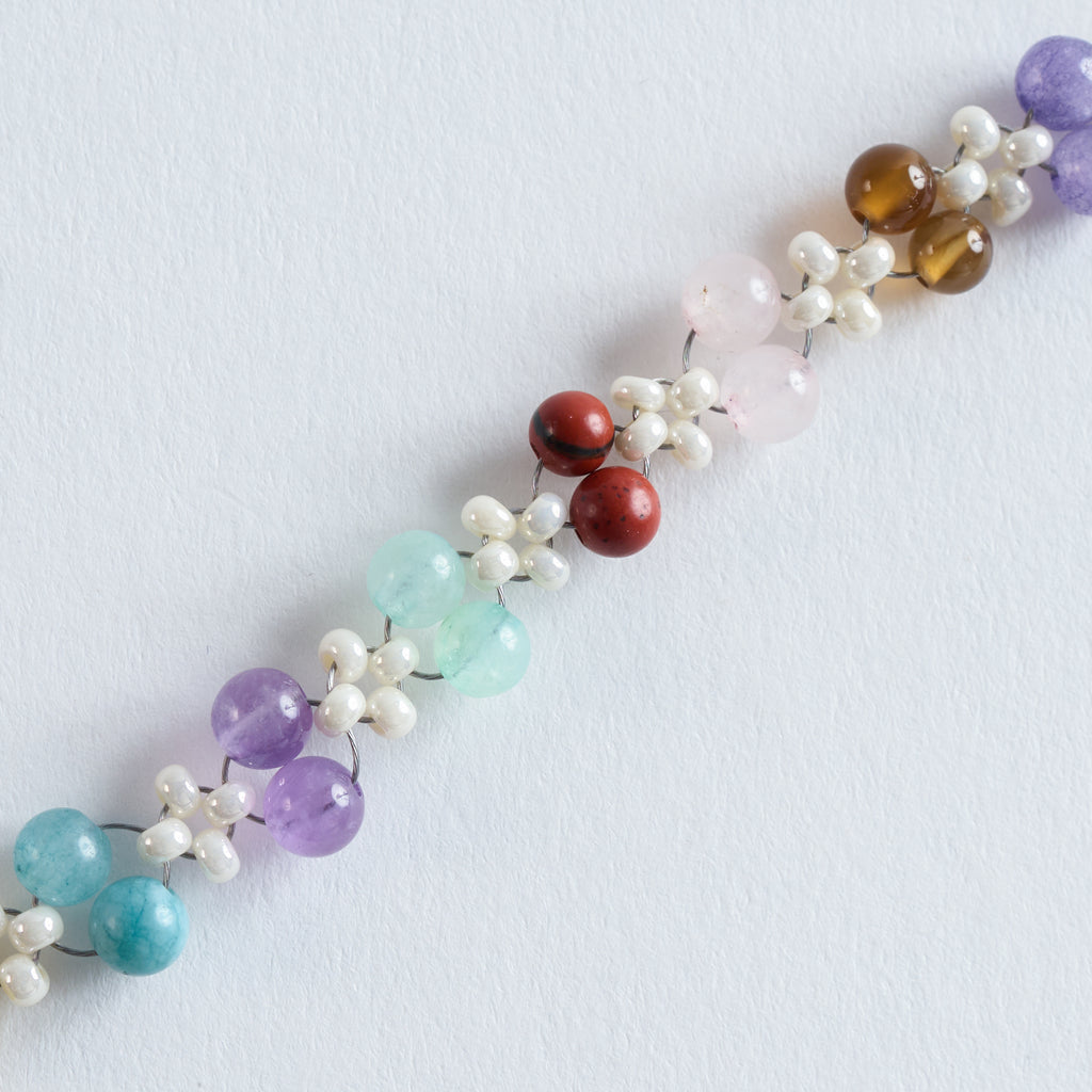 Farbe
Bunt

Hinweis
Jedes Mystery-Armband ist ein Unikat. Die verwendeten Steine und deren Anordnung variieren. Das gezeigte Bild dient als Beispiel für eine mögliche Farbkombination.