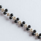 Farbe
Schwarz, Grau, Beige