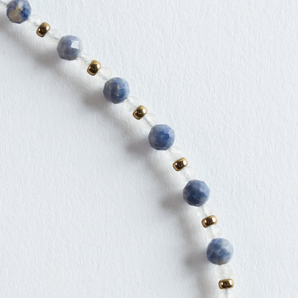 Farbe
Blau, Weiß und Gold