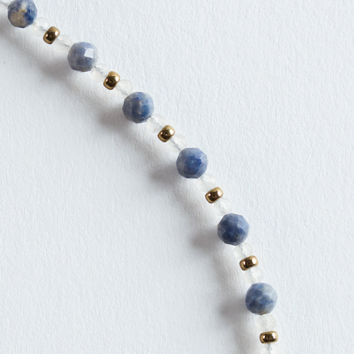 Farbe
Blau, Weiß und Gold